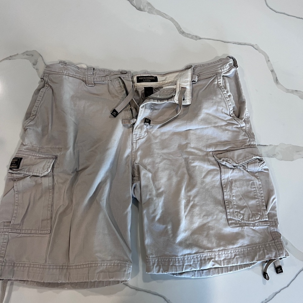 Abercrombie & Fitch- Tan Cargo Shorts